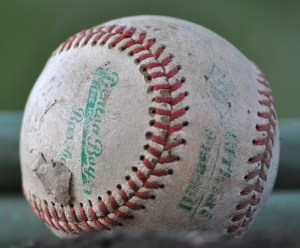 A_worn-out_baseball